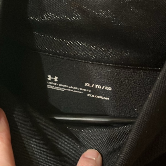 Under Armour sweatshirt
Coldgear XL
Black with a touch of metallic - Picture 2 of 3